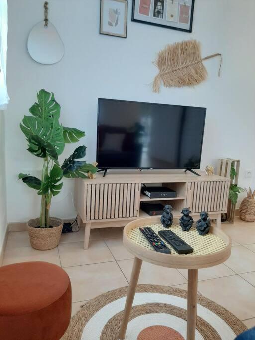 Proche Aeroport A Pied, O Nature Tillé エクステリア 写真